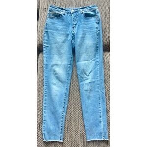 Nanette, Nanette Lepore “Gramercy Skinny” Light Wash Cut-off Jeans, Sz 6